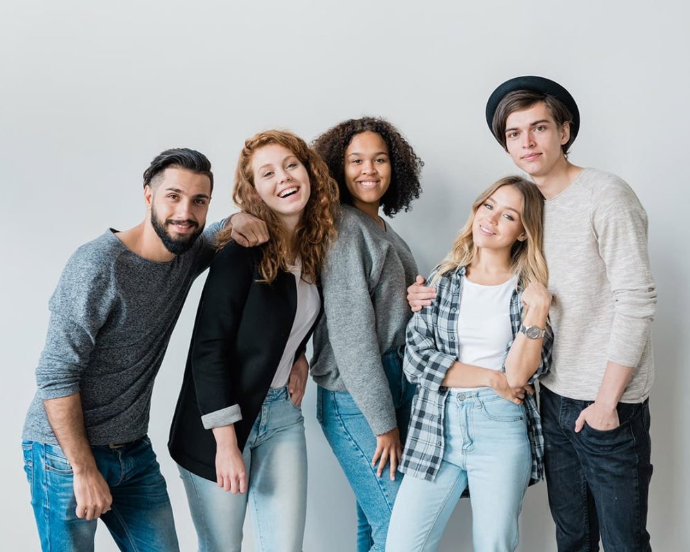 pretty-teenage-girls-and-their-boyfriends-in-casua-WHRMLRA-copy.jpg